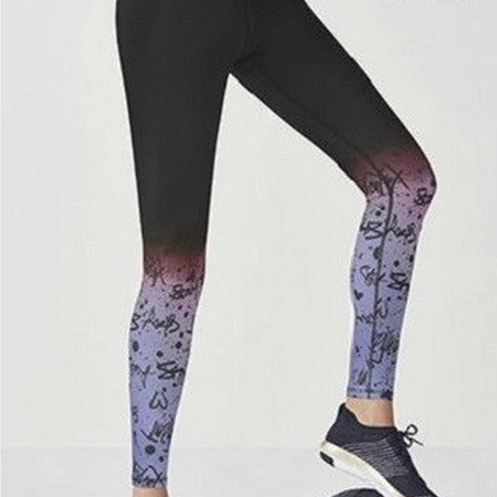 Fabletics Demi Lovato Lisette Black
High-Waisted Ombre Leggings